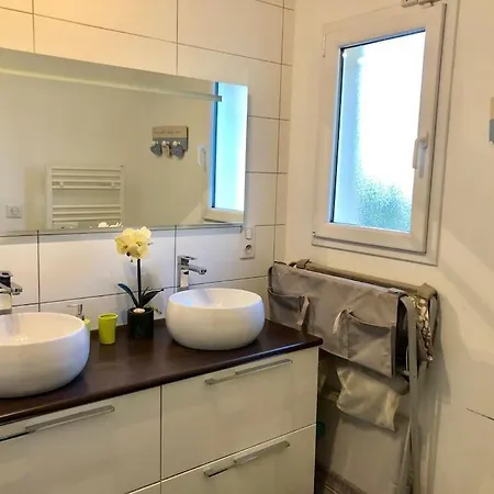 Available For People, Pool And Parking Included Villa