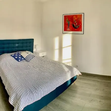 Available For People, Pool And Parking Included Villa